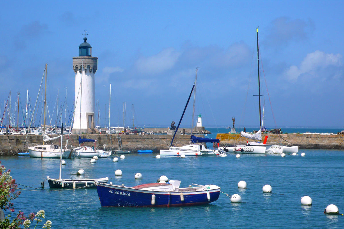 Voiliers au mouillage à Port Tudy (1)